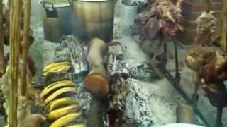 a fuego lento Carne a la llanera, ternera, mamona, cochinillo, costillas de lechón, parrillada, preparado en su hogar por A fuego lento 