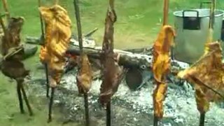 Carne a la llanera, ternera, mamona, cochinillo, costillas de lechón, parrillada, preparado en su hogar por A fuego lento 