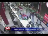 VIDEO: cámaras de seguridad graban asalto en farmacia de Breña