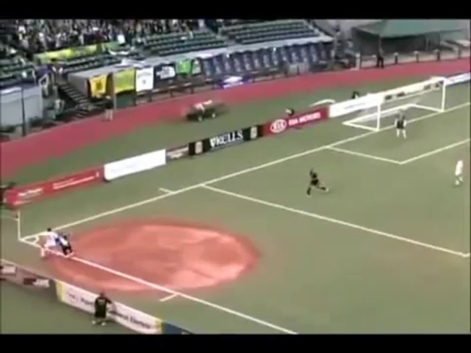 Left back and winger Pedro Leal - YouTube
