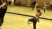 Une fillette de 10 ans fait une superbe prestation de danse