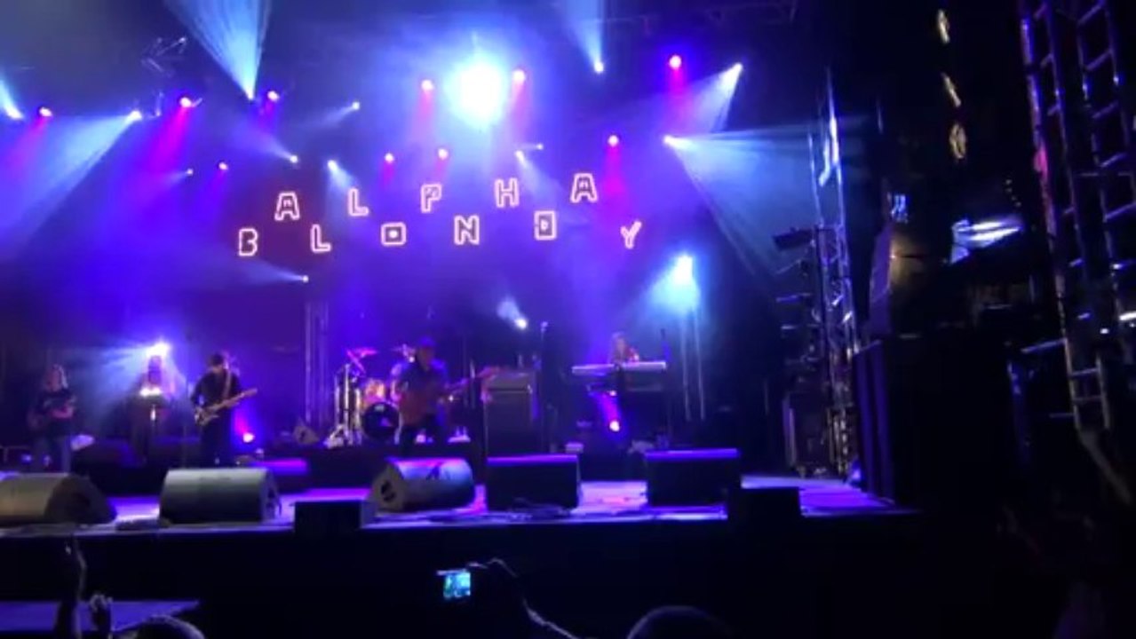 Sweet Fanta Diallo - Alpha Blondy 2013 - Béziers_(1080p)