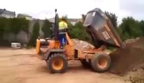 Gros fail en camion - Comment décharger de la terre en 1 sec.