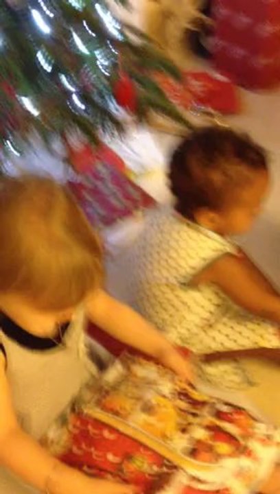 Découverte des cadeaux! 1