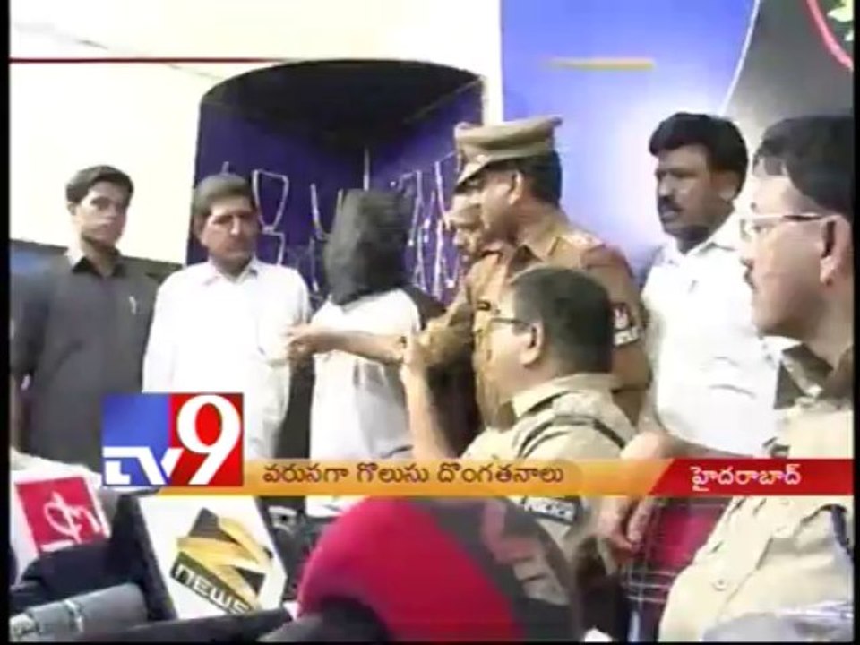 Chain snatchers attack woman, get captured on CCTV camera