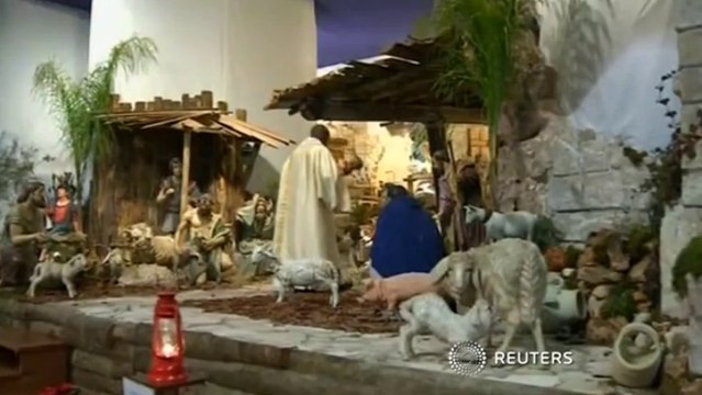 Noël : le pape François célèbre sa première messe de minuit