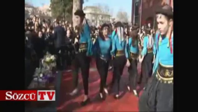 Vali Mutlu okul açtı