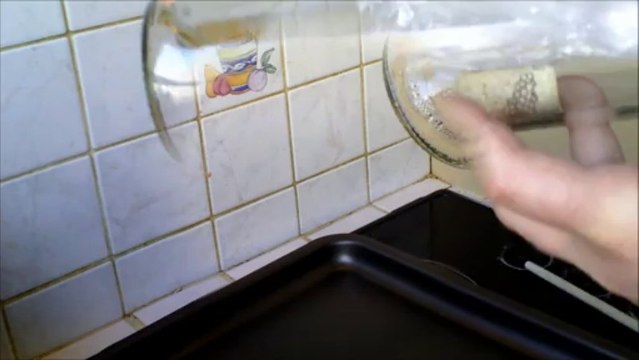 Dica para retirar uma rolha de uma garrafa vazia