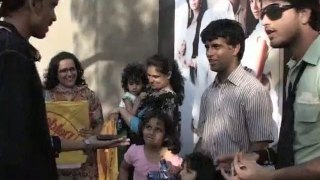 Experience The Art of Street Magic With Sabir Ali Magician | Mobile Phone Disappearing Vanish Magic Trick by Sabir Ali Magician | Magician in Karachi | Dream World Resort
