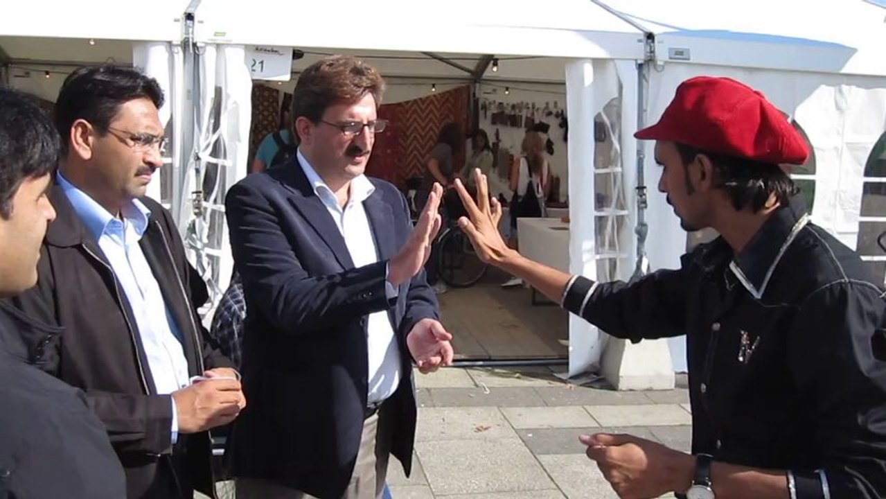 Mushtaq Minhas with Sabir Ali Magician | Card Magic with Electric Touch PLUS l Tour of Oslo l Sabir Ali Magician | Magician in Karachi | Magician in Pakistan