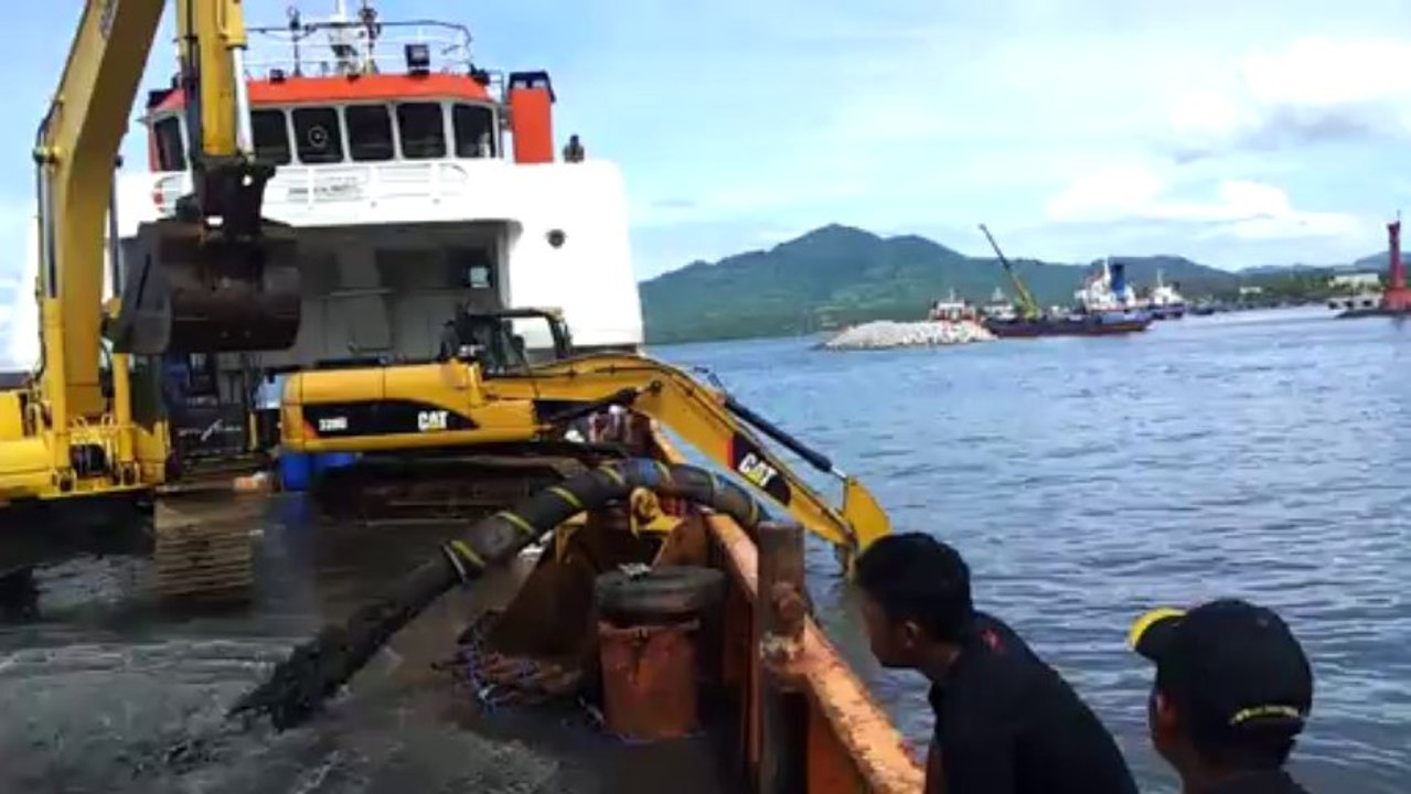 comisioning test pompa sedot pasir di Pelabuhan Manado