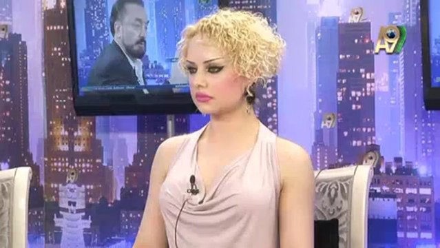 Peygamberimiz (sav); Hz. Mehdi (as)'ın insanların birbirinden usanıp birbirlerini lanetlemesinin ardından zuhur edeceğini bildirmiştir.