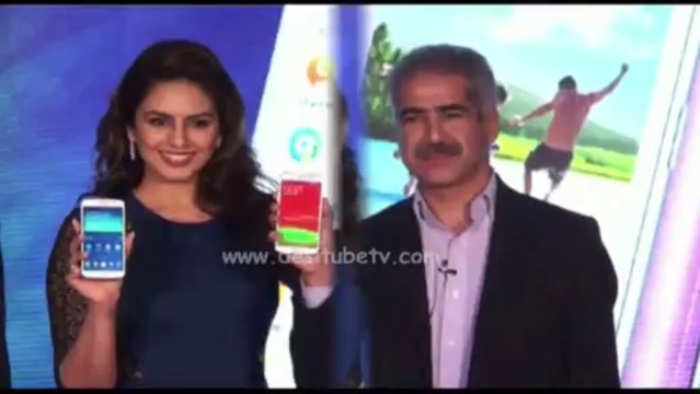 B-Town's gorgeous actress Huma Qureshi looking so hot & sexy on the launch of a smart phone