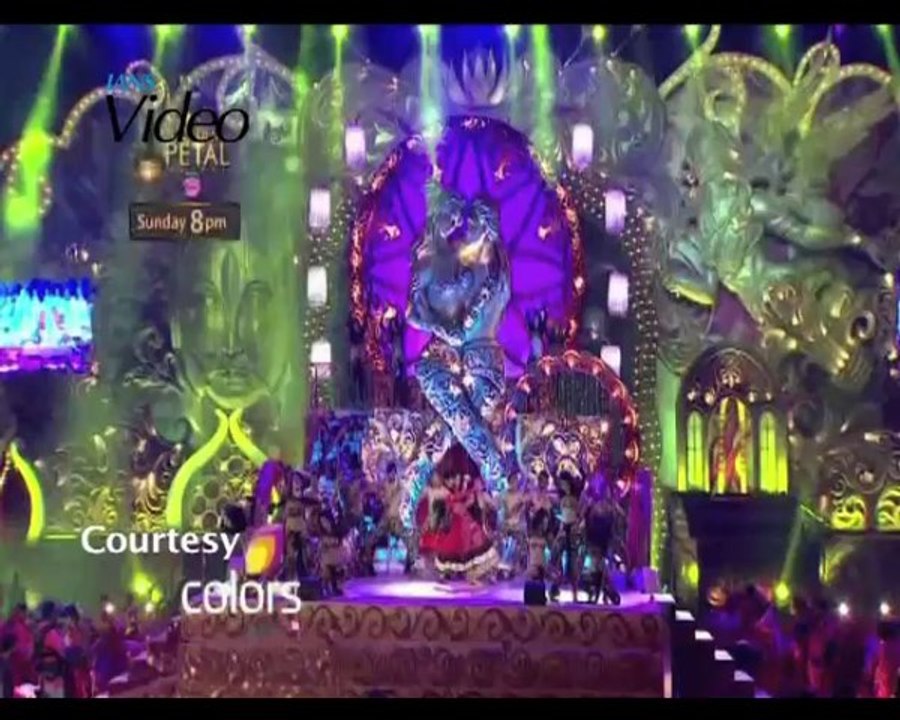 TV bahus dance at Colors Golden Petals awards