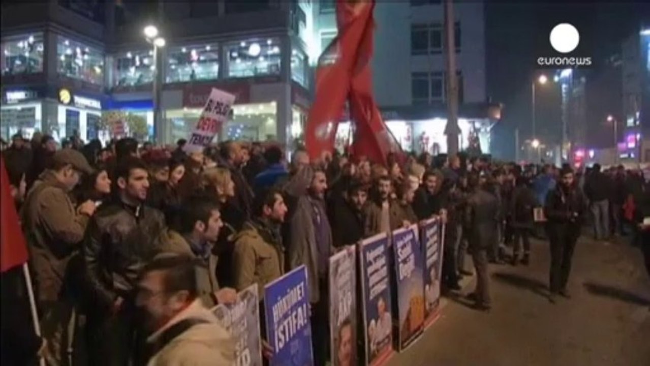 Turchia, scandalo corruzione. Erdogan decide un rimpasto di governo