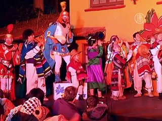 Мексиканцы на Рождество развлекаются мини-театром