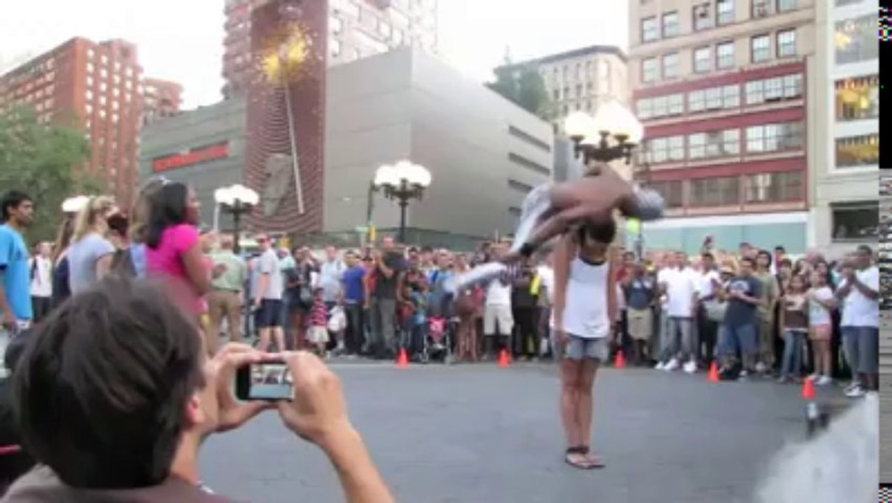 BLACK MAN WITH ALIEN BLOOD & STREET PERFORMER!!