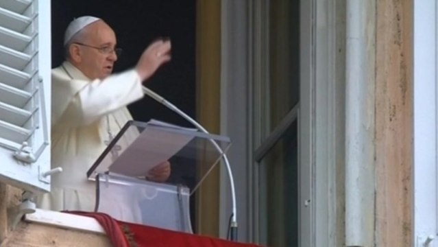 Pope denounces discrimination, violence against Christians
