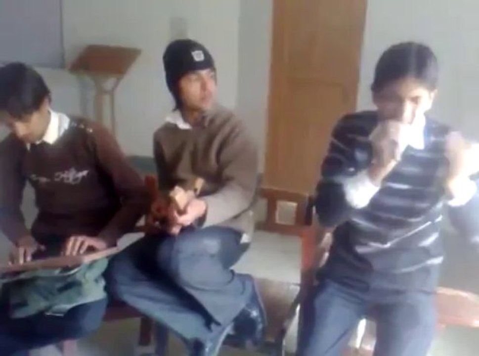 mubi gilani talent (when he was chota bacha)
