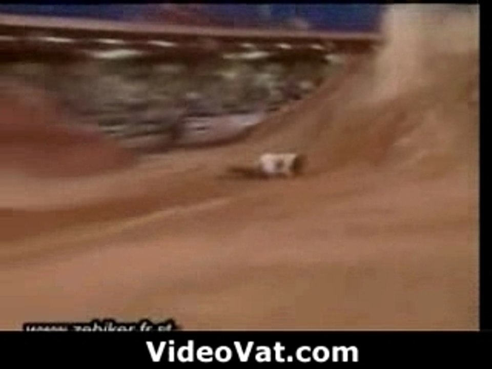 060508-superman-motorbike-stunt-video