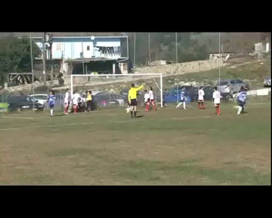 From the corner score a 12 years old kid