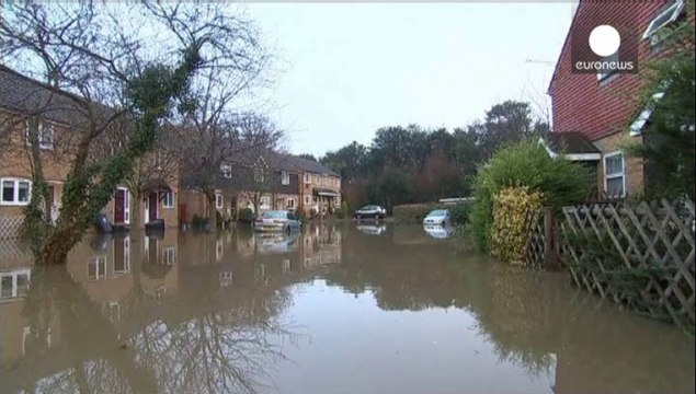 Bad weather puts a damper on Christmas in south of UK