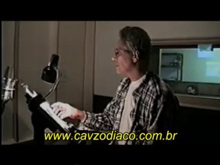 Valter Santos dublando o Camus de Aquário na Álamo