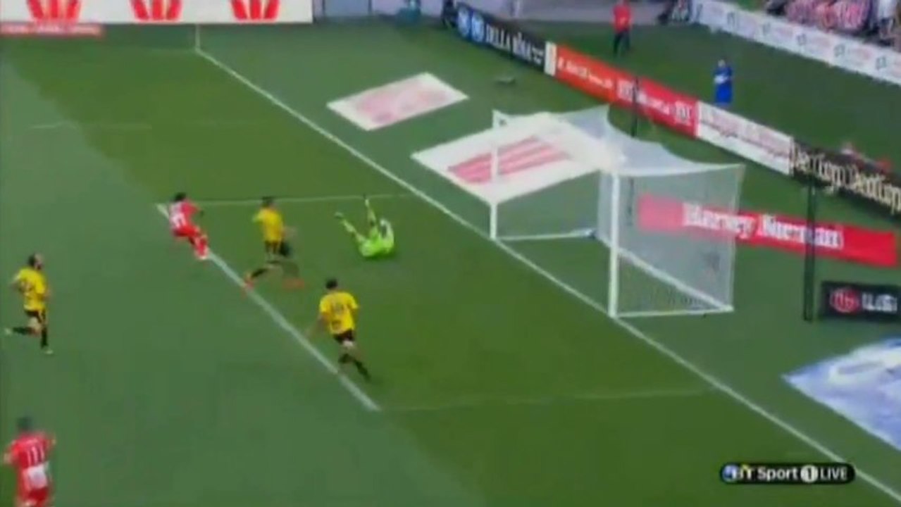 David Williams Incredible Miss ~ Melbourne Heart vs Wellington - Soccer 2013