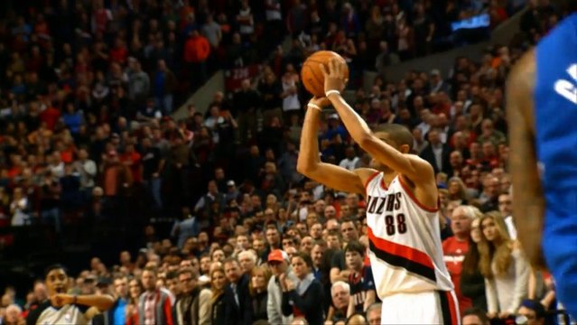 Great Clutch Shot of Nicolas Batum to Force Overtime!! Trail Blazers VS LA Clippers