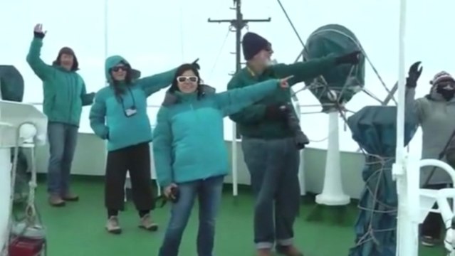 Chinese icebreaker arrives in Antarctica to free trapped ship