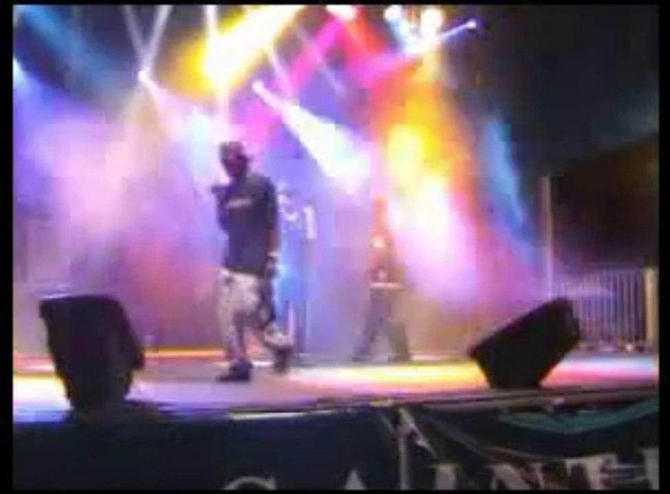 Lion t & Mc Keyda live in morne des esses may 2006 (MDE Crew show)