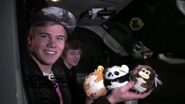 Hollywood Ending - BUS INVADERS Ep. 320
