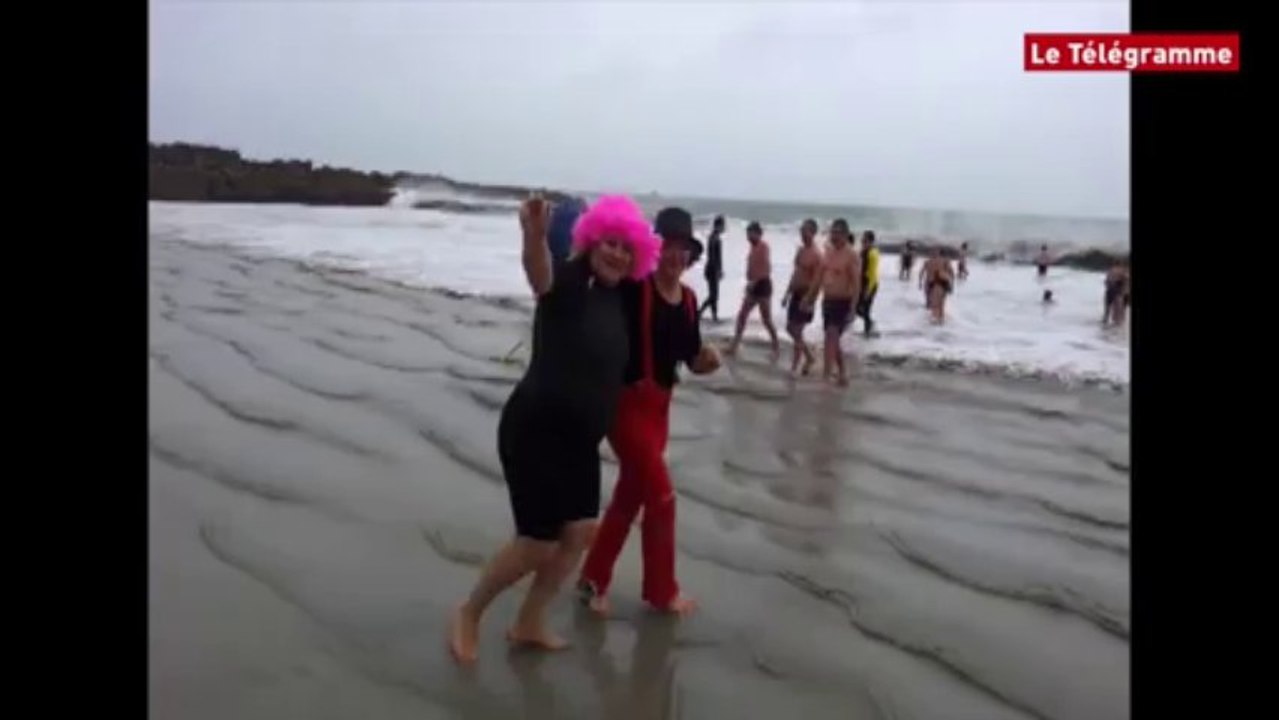 Perros-Guirec (22). Dans le grand bain du nouvel an