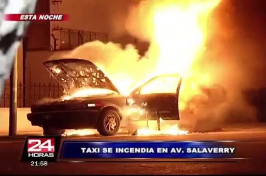 Jesús María: taxi se incendió en plena avenida y provocó pánico entre transeúntes