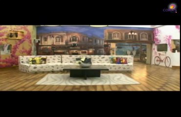 GAUHAR SINGING AND DANCING