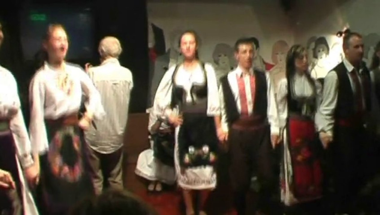 AJDE JANO KOLO DA IGRAMO