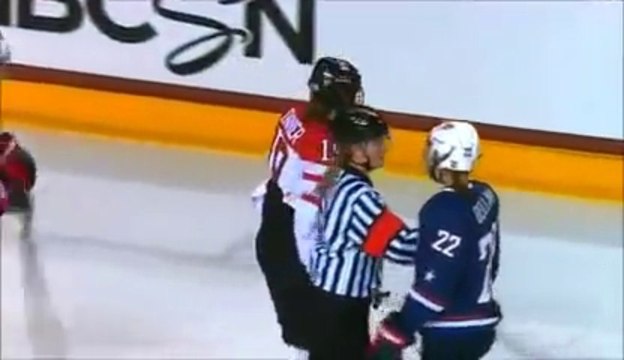 Du Hockey féminin - Aussi violent que les gars!