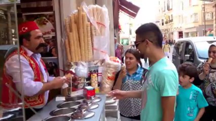 Vendeur de glaces Turque hilarant! Le blagueur...