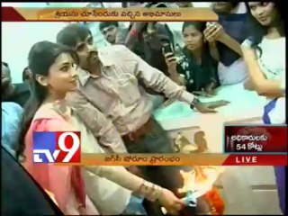 Actress Shriya inaugurates Big C showroom in Vizag