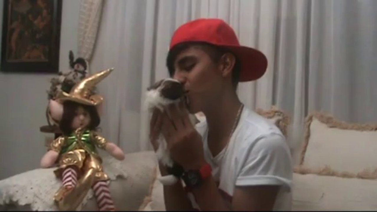 Sebas presentando a Matias, su nuevo perrito