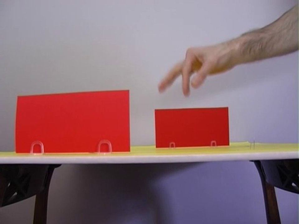 Un magicien dévoile son secret - Tour des cartes rouges...