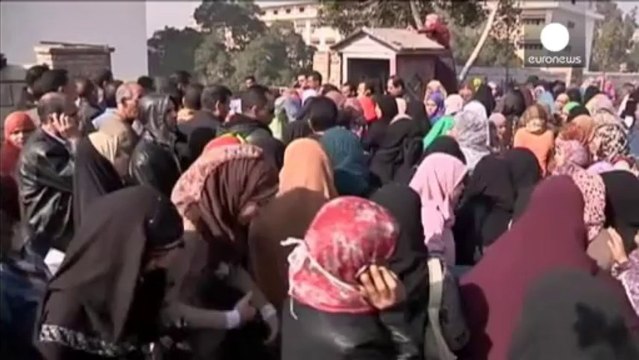 Studenti bruciano l'università del Cairo. Almeno un morto