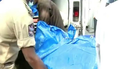 Incêndio em trem na Índia deixa 26 mortos