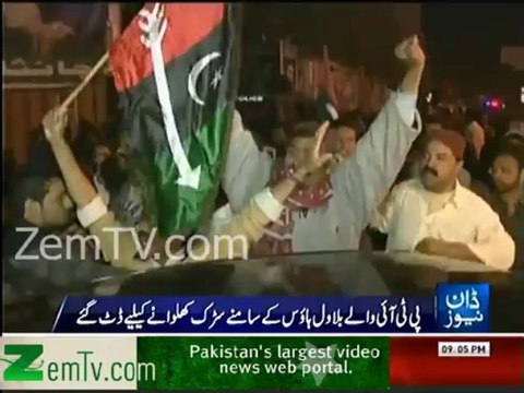 Clash between PTI & PPP Workers in karachi near Bilawal House