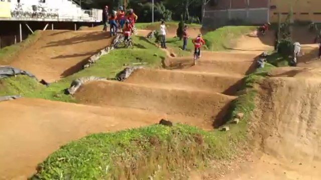 Clinica de BMX con Maris Stromberg x CJ Bikes 2013 4
