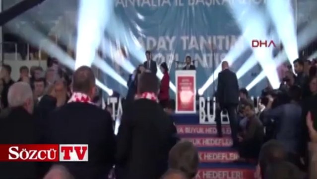 Bağış'ın konuşması sırasında elektrikler kesildi