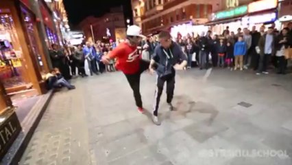 Le freestyler Séan Garnier humilie des passants !