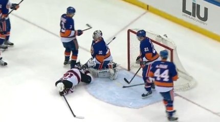New Jersey Devils Travis Zajac scores with his face!!