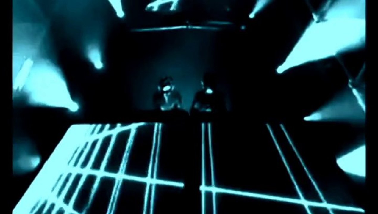 Daft Punk- Derezzed (Remix-The Glitch Mob) CLIP