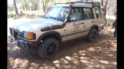 Mulheres ao volante de um discovery